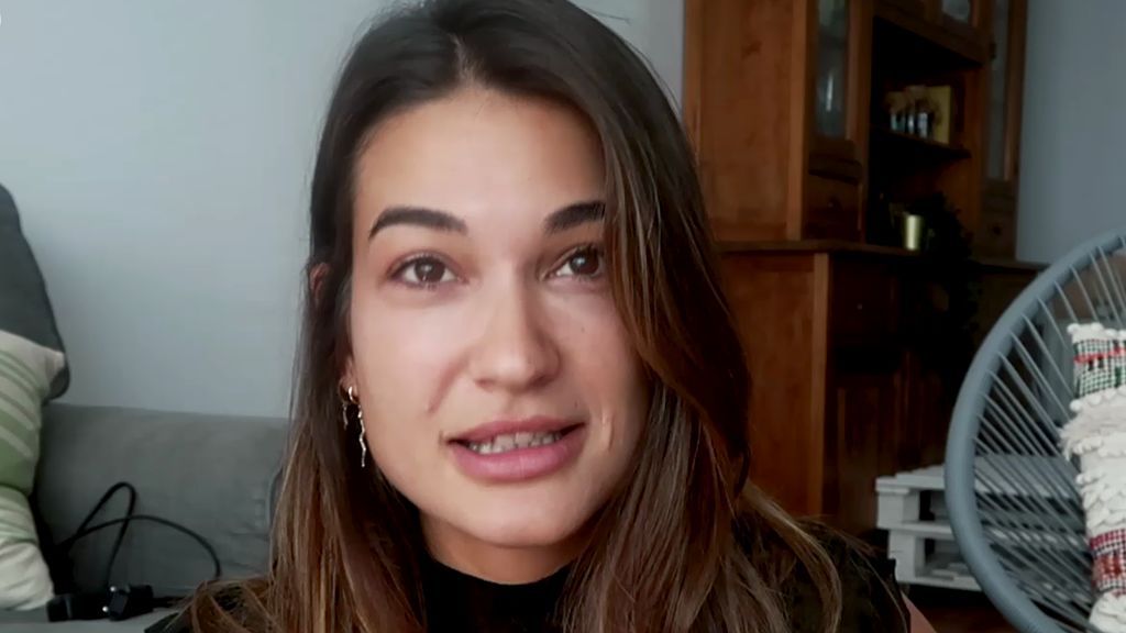 Estela Grande muestra sus trucos de maquillaje y manda un zasca a Carla Barber: "Sin ponernos unos hilos colgando"