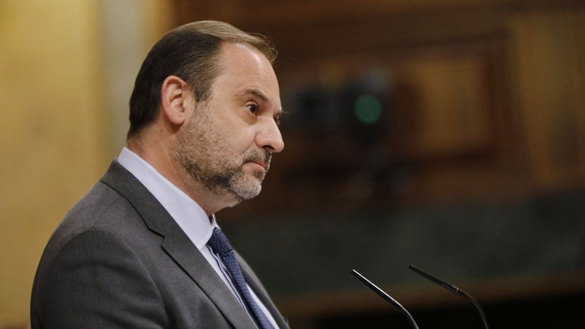 Transportes denuncia el 'hackeo' de su cuenta de Twitter tras criticar a Juanma Moreno en un tuit Transportes denuncia el 'hackeo' de su cuenta de Twitter tras criticar a Juanma Moreno en un tuit