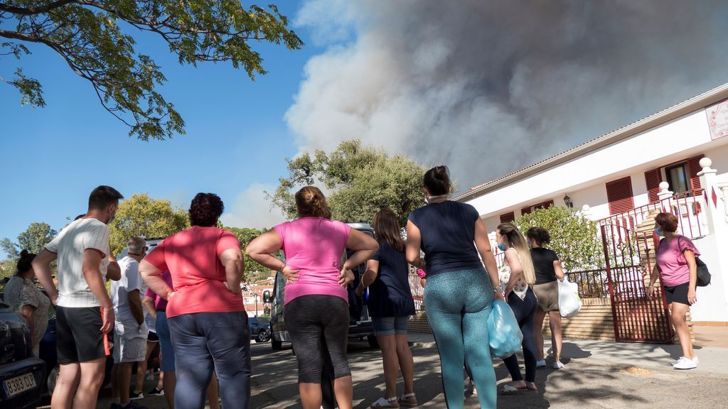 Los nuevos desalojos preventivos elevan a 3.150 los evacuados por fuego en Huelva