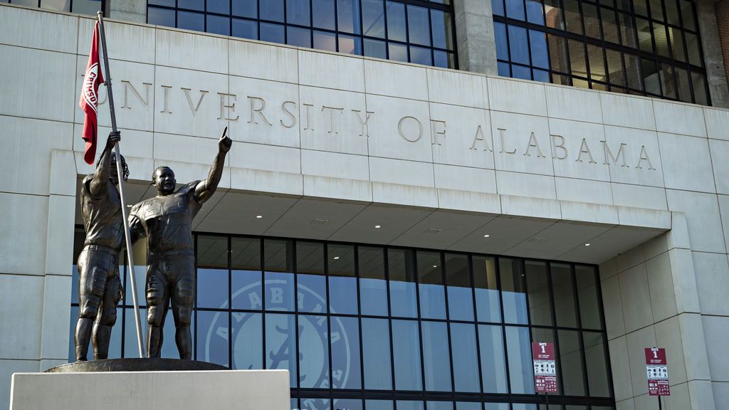 Más de 1.000 universitarios dan positivo en coronavirus tras reanudar las clases en Alabama Más de 1.000 universitarios dan positivo en coronavirus tras reanudar las clases en Alabama