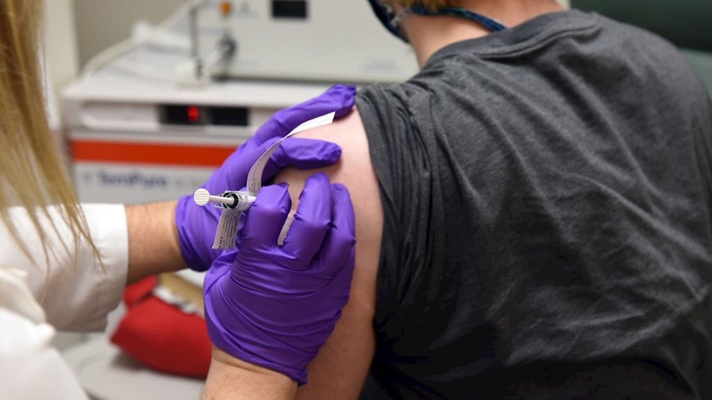 EE.UU. se plantea distribuir la vacuna del coronavirus antes de terminar los ensayos de la fase 3 EE.UU. se plantea distribuir la vacuna del coronavirus antes de terminar los ensayos de la fase 3