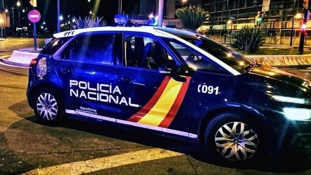 Investigan un posible crimen machista en Valencia tras hallar cadáver de mujer en un coche Investigan un posible crimen machista en Valencia tras hallar cadáver de mujer en un coche