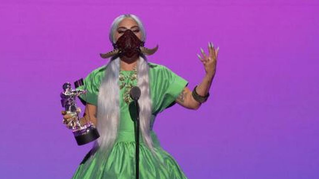 Lady Gaga triunfa en la gala de los  MTV  con cinco premios y muchas mascarillas