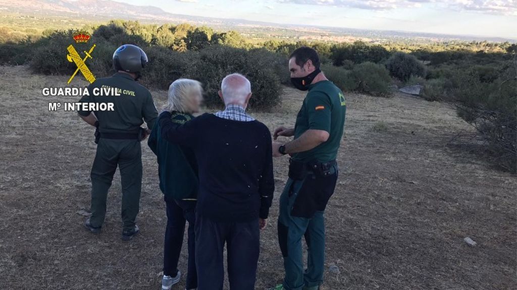 La Guardia Civil atiende a los dos rescatados