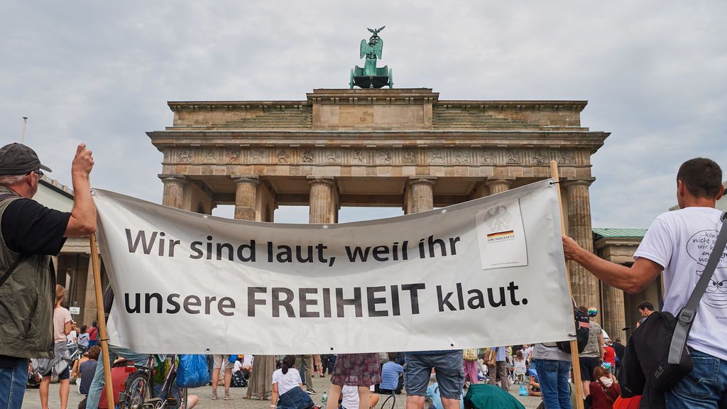 Alemania, en 'shock' tras el asalto frustrado al Reichstag de los 'negacionistas' de la pandemia Alemania, en 'shock' tras el asalto frustrado al Reichstag de los 'negacionistas' de la pandemia