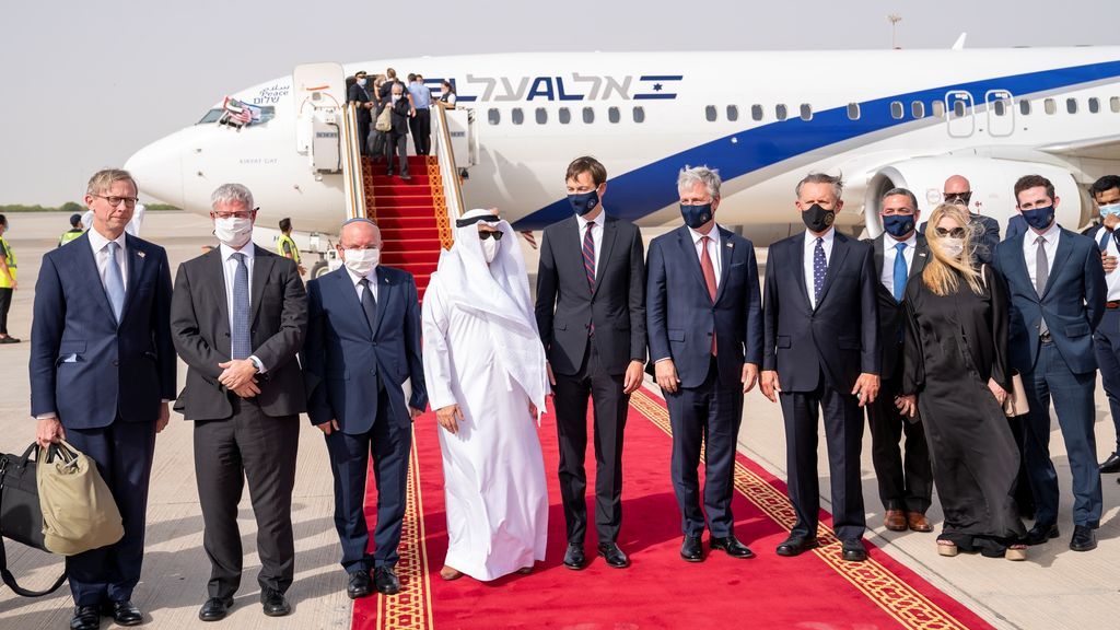 Primer vuelo comercial entre Israel y Emiratos Arabes Unidos