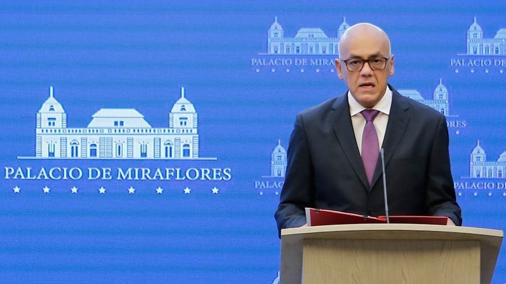 El Gobierno venezolano indulta a varios diputados opositores y les incita a concurrir a las elecciones El Gobierno venezolano indulta a varios diputados opositores y les incita a concurrir a las elecciones