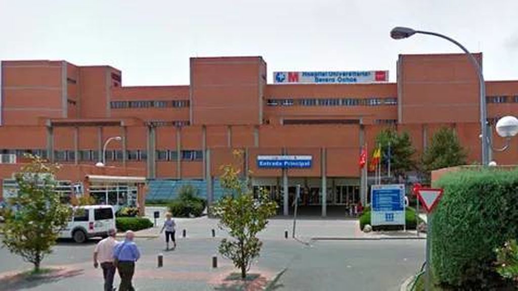 Intenta colarse en el Hospital Severo Ochoa de Madrid para visitar a su mujer ingresada por COVID Intenta colarse en el Hospital Severo Ochoa de Madrid para visitar a su mujer ingresada por COVID