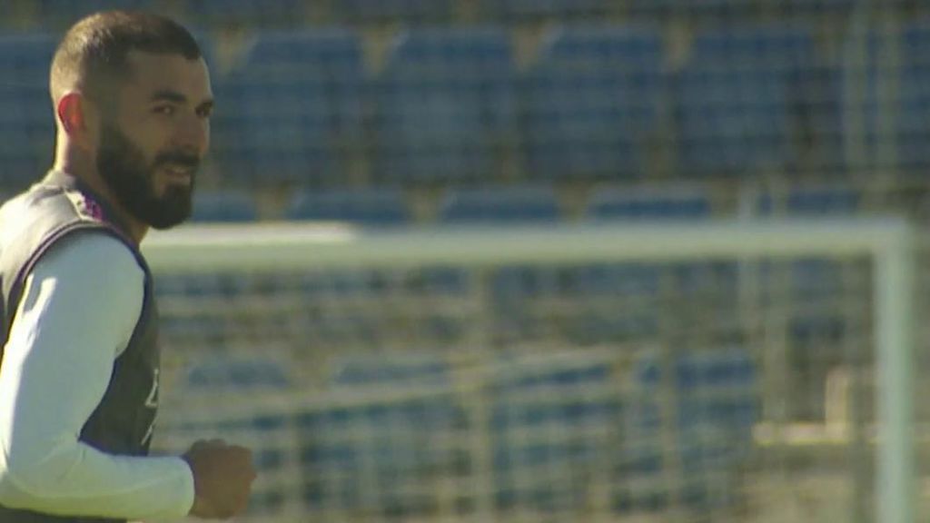Benzema, entrenando con el Real Madrid.