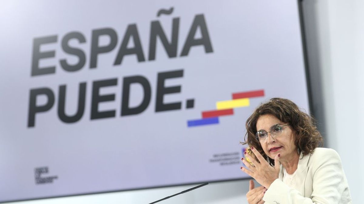 Montero tranquiliza a Podemos: "Son los presupuestos del Gobierno no de Hacienda" Montero tranquiliza a Podemos: "Son los presupuestos del Gobierno no de Hacienda"