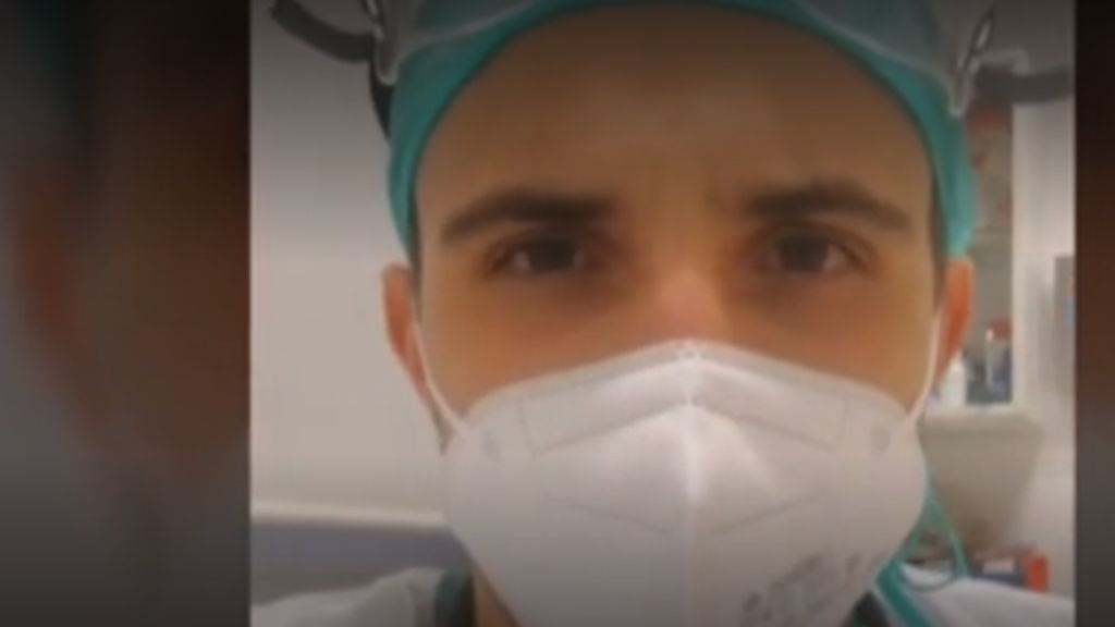 Fernando, médico, cuenta entre lágrimas cómo fue agredido por pedir ponerse la mascarilla