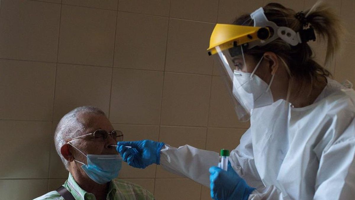 La situación epidemiológica en Madrid convertida en campo de batalla entre Gobierno y Partido Popular La situación epidemiológica en Madrid convertida en campo de batalla entre Gobierno y Partido Popular