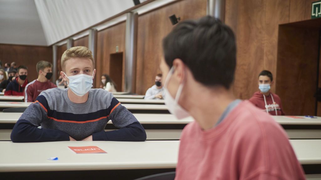 De clases semipresenciales a pruebas serológicas: las medidas de las universidades para una vuelta segura