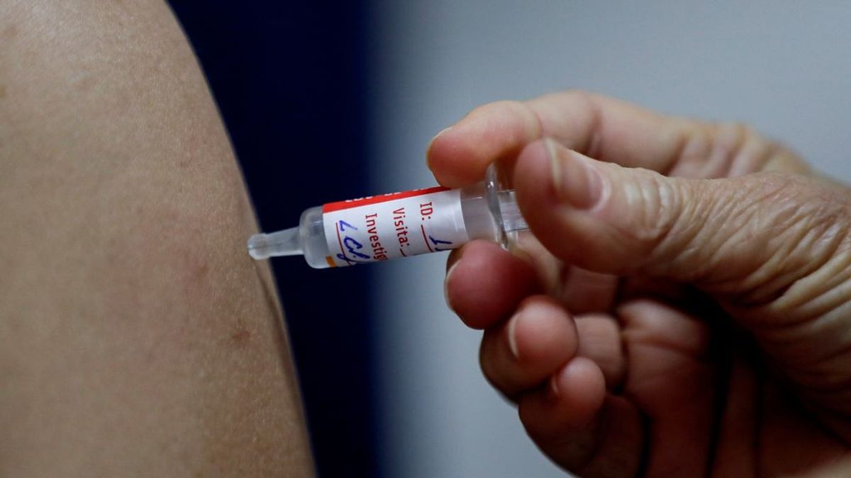 Una encuestra muestra que el 74% de los adultos aceptaría vacunarse contra el coronavirus