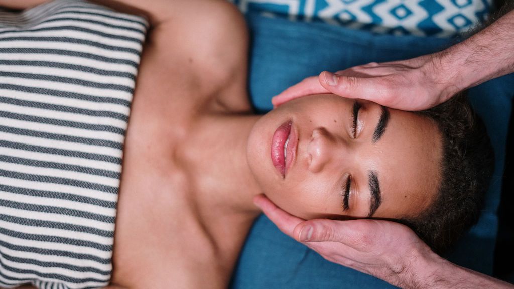 Masaje facial: tu aliado para aliviar el estrés en la cara