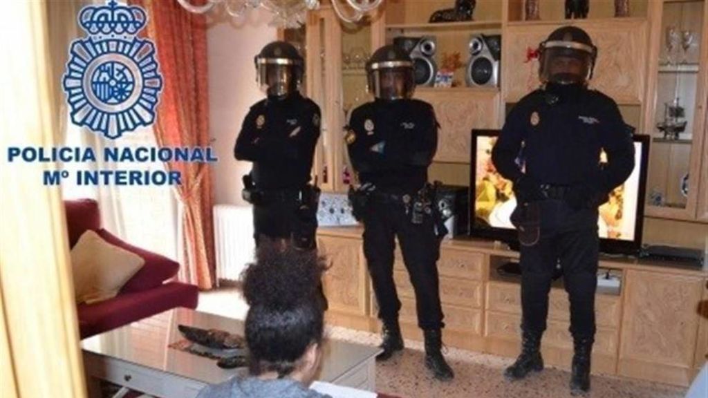 Siete detenidos por explotar sexualmente a mujeres en clubs de Orense y Burgos Siete detenidos por explotar sexualmente a mujeres en clubs de Orense y Burgos