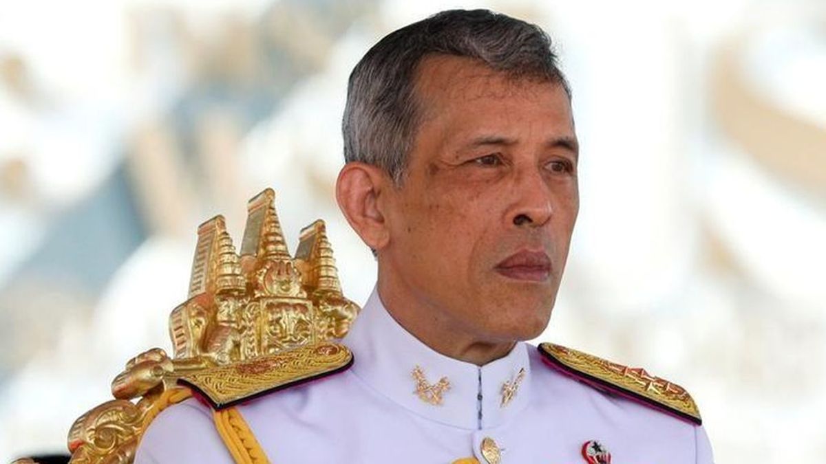 El rey de Tailandia indulta a la concubina que encarceló y la vuelve a meter en su harén