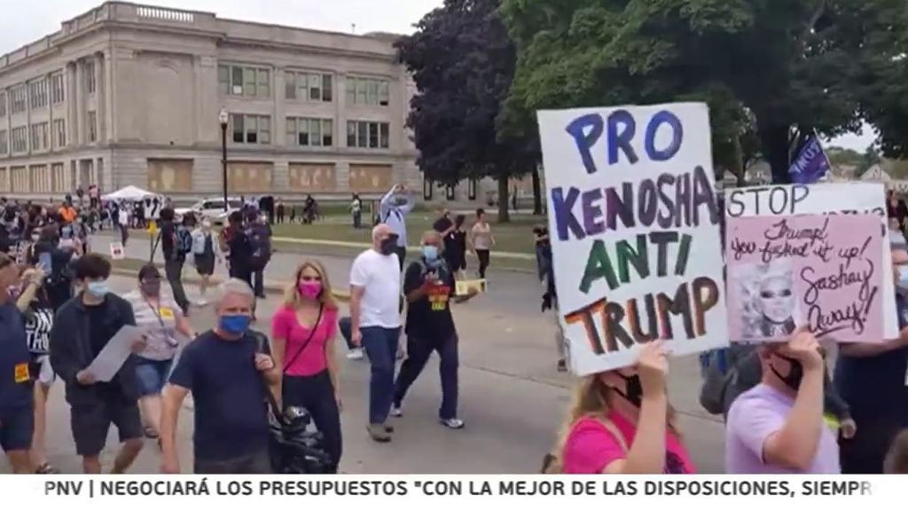 Trump promete ley y orden en su visita a Kenosha, donde la semana pasada un policía acribilló a un afroamericano