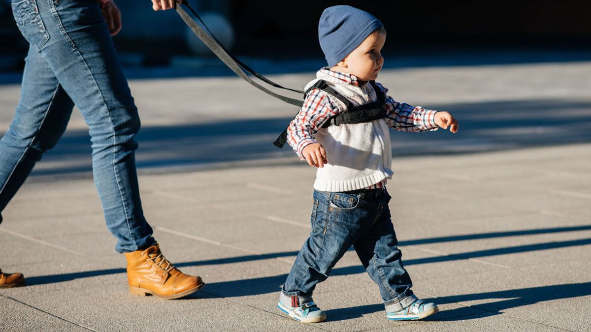 Arnés para bebés: ¿es útil para aprender a caminar?