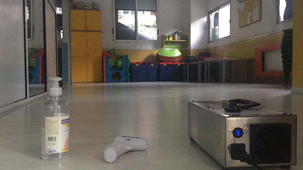 Sebastián Ferrer, director escuela infantil. “Estamos pendientes de un hilo. Hay compañeros que han cerrado” Sebastián Ferrer, director escuela infantil. “Estamos pendientes de un hilo. Hay compañeros que han cerrado”