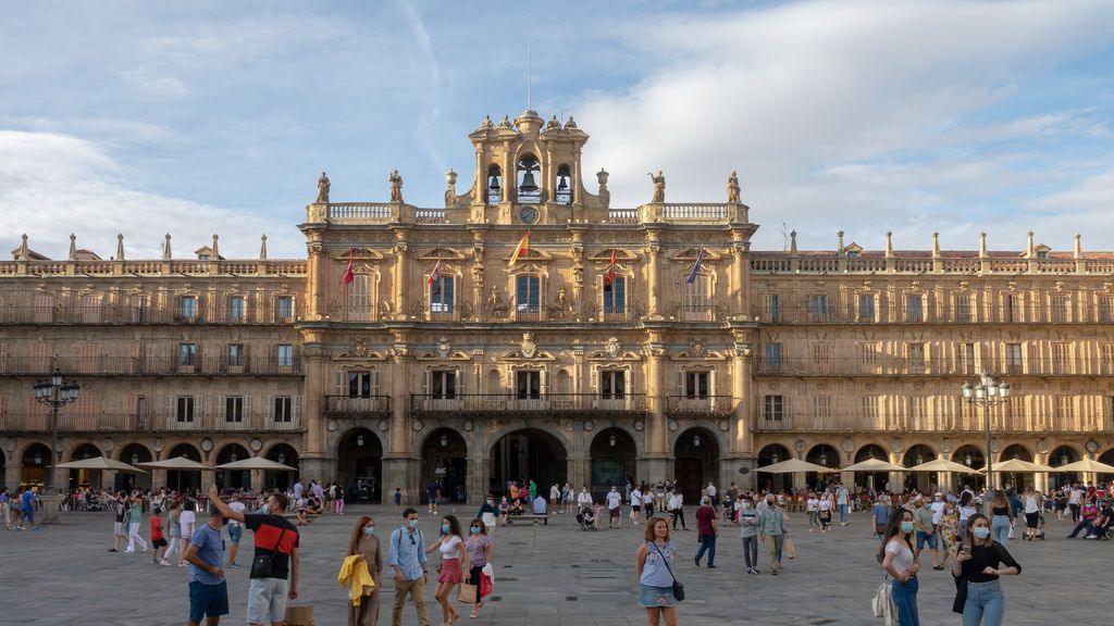 Persecución a la carrera, detención y multa de 708 euros por no llevar mascarilla en Salamanca Persecución a la carrera, detención y multa de 708 euros por no llevar mascarilla en Salamanca