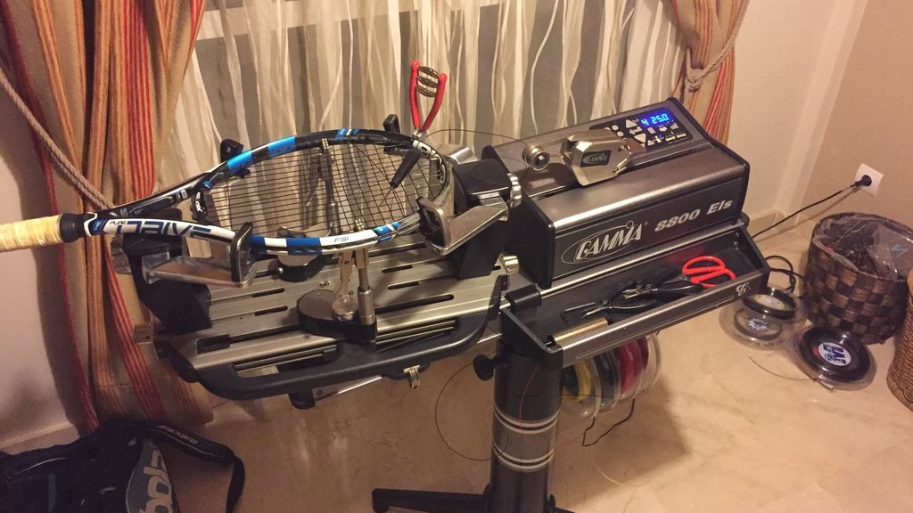 maquina para tensar el cordaje de raqueta de tenis