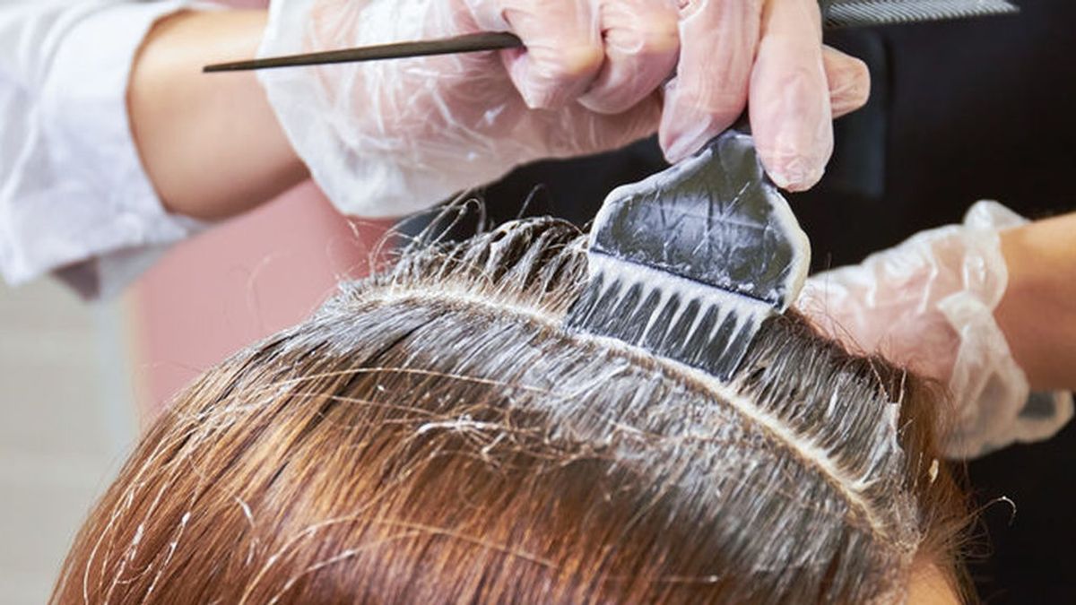 Quienes se tiñen el pelo en casa no tienen más riesgo de padecer cáncer, según un estudio Quienes se tiñen el pelo en casa no tienen más riesgo de padecer cáncer, según un estudio