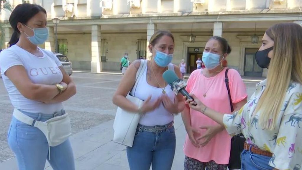 Los principales acusados del crimen de Dos Hermanas se libran de la prisión permanente