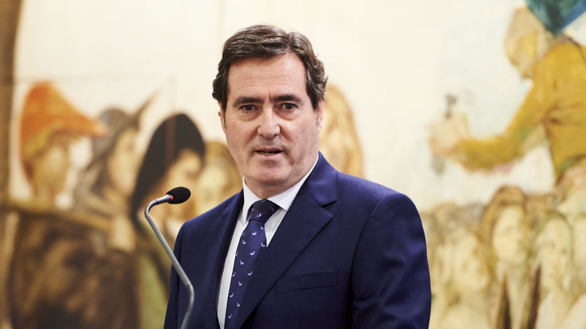 Garamendi: "Los que no van a estar en ERTE son los fotógrafos, que están todos los días sacando fotos a estos ministros" Garamendi: "Los que no van a estar en ERTE son los fotógrafos, que están todos los días sacando fotos a estos ministros"