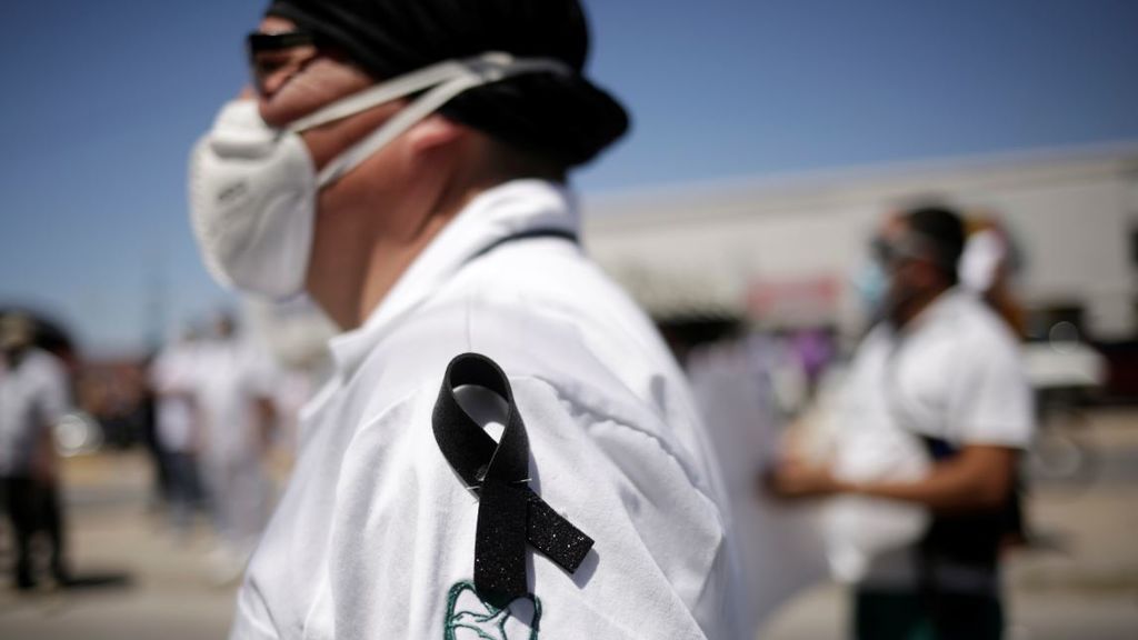 Amnistía Internacional revela la "lista de la vergüenza": 7.000 sanitarios muertos por Covid-19 Amnistía Internacional revela la "lista de la vergüenza": 7.000 sanitarios muertos por Covid-19