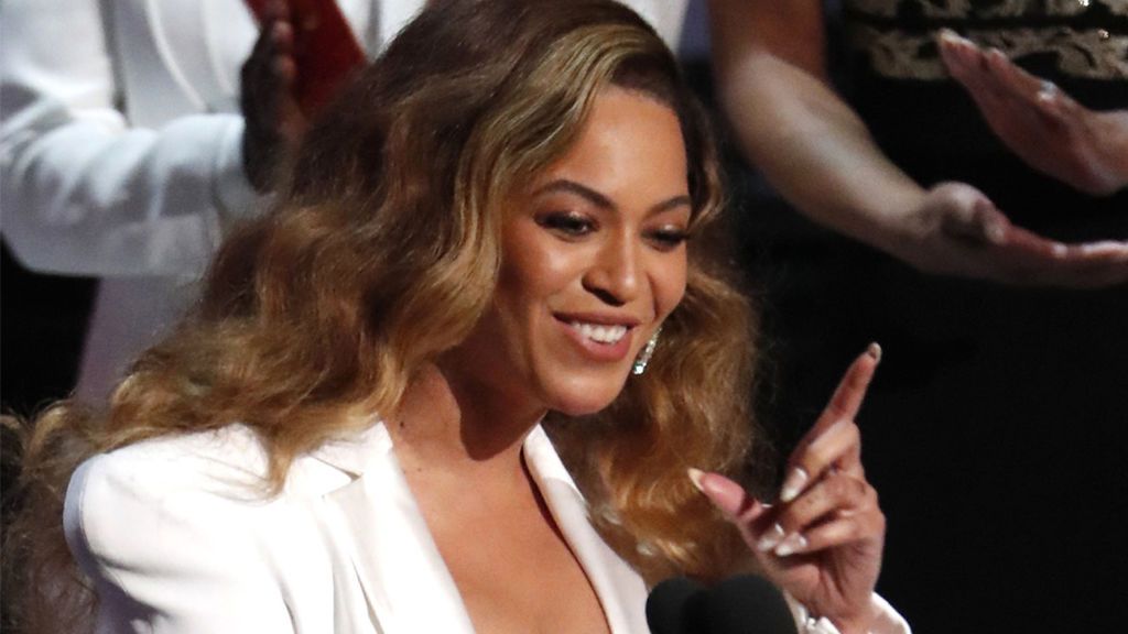 Un lorose hace famosos por su perfecta imitación de Beyoncé Un lorose hace famosos por su perfecta imitación de Beyoncé