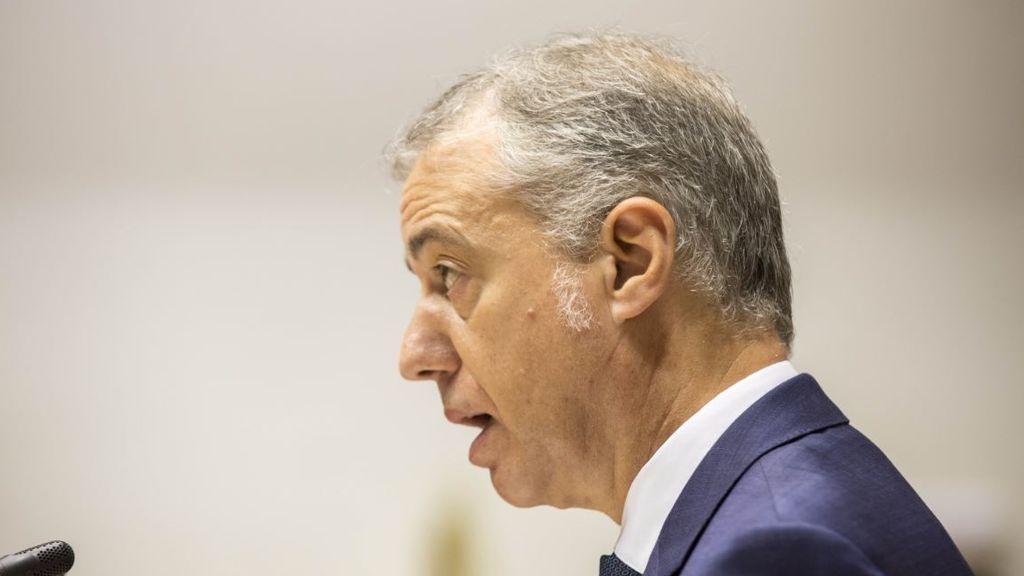 Urkullu es reelegido lehendakari por tercera vez consecutiva gracias a los votos del PNV y del PSE-EE Urkullu es reelegido lehendakari por tercera vez consecutiva gracias a los votos del PNV y del PSE-EE