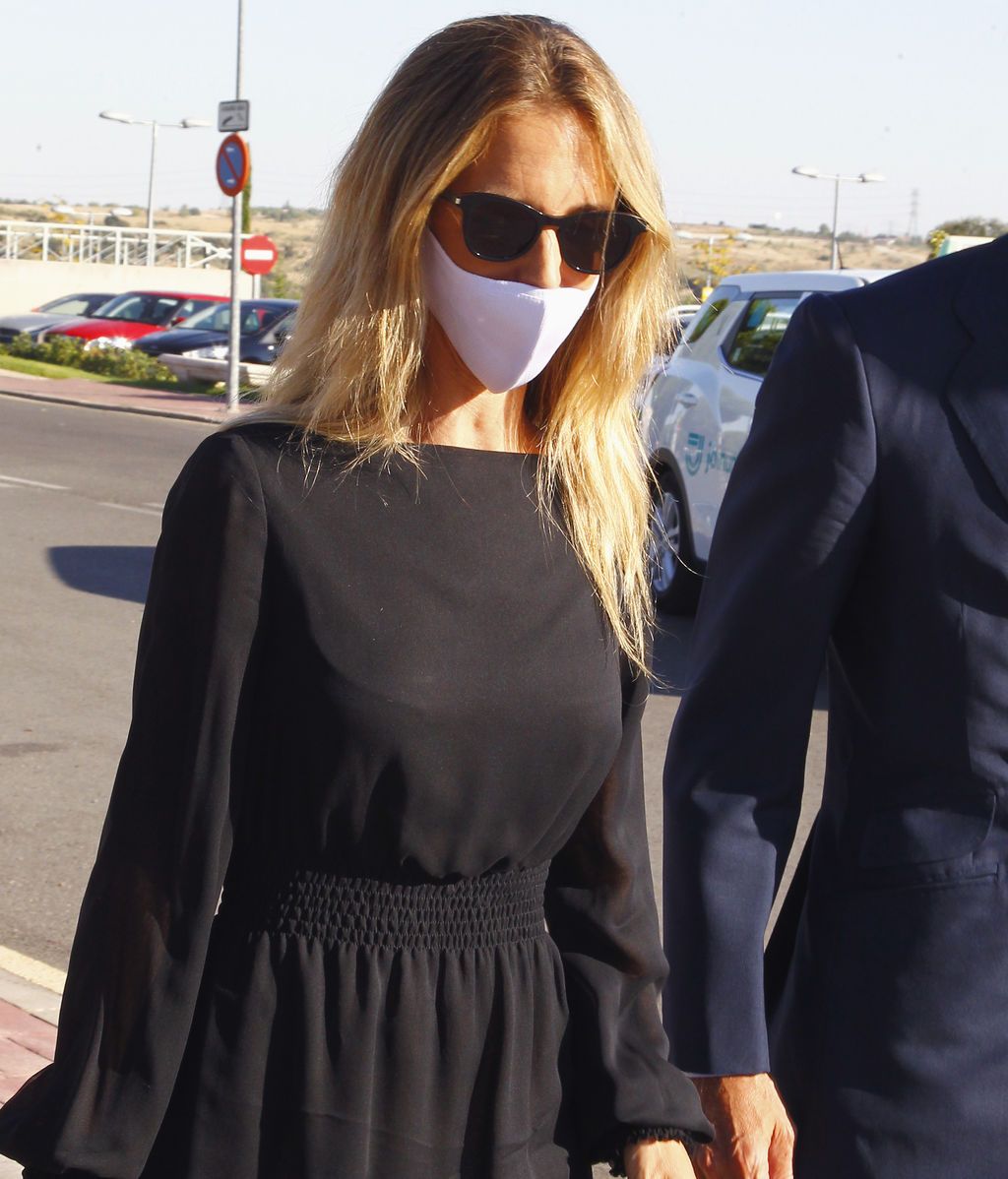 Xandra Falcó, destrozada en el último adiós a su marido Jaime Carvajal