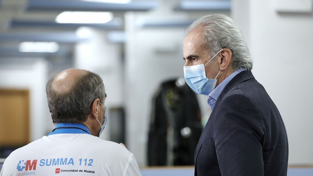 Sanidad actuará con "contundencia" contra el médico de Madrid que emite certificados falsos para no llevar mascarilla Sanidad actuará con "contundencia" contra el médico de Madrid que emite certificados falsos para no llevar mascarilla