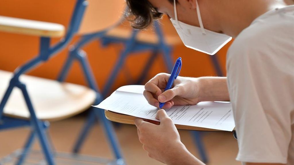 Profesores de Madrid ante la vuelta al cole: "Es una vergüenza, ahora todo son prisas" Profesores de Madrid ante la vuelta al cole: "Es una vergüenza, ahora todo son prisas"