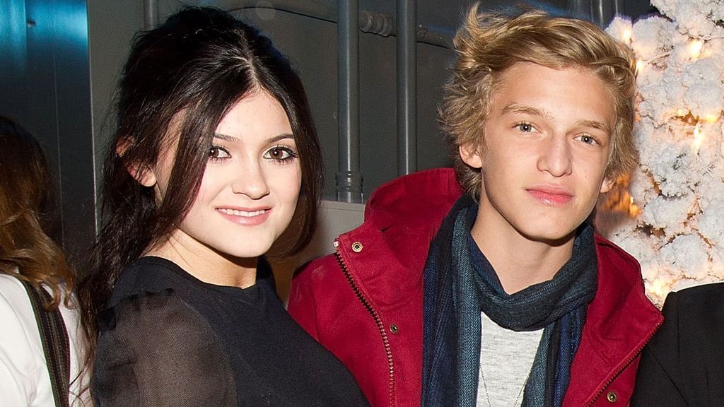 A la joven se le relación con el cantante Cody Simpson, ex de Miley Cyrus.