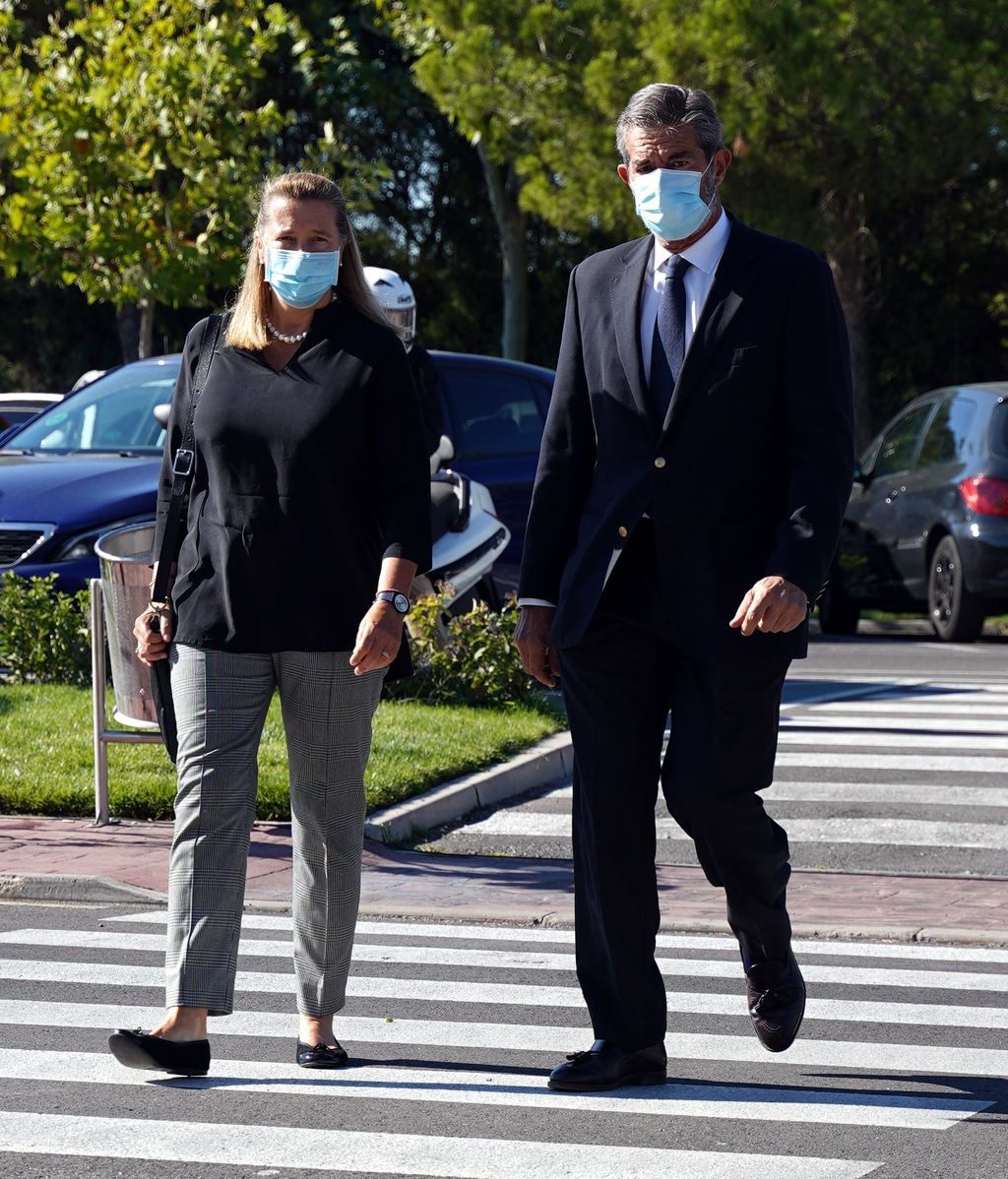 Xandra Falcó, destrozada en el último adiós a su marido Jaime Carvajal