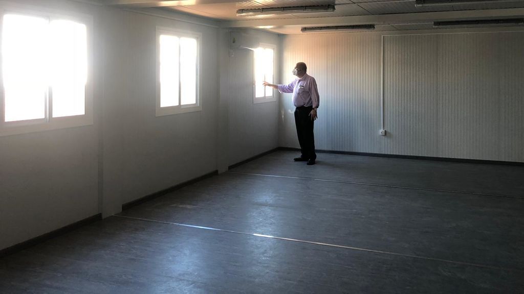 Interior del aula prefabricada