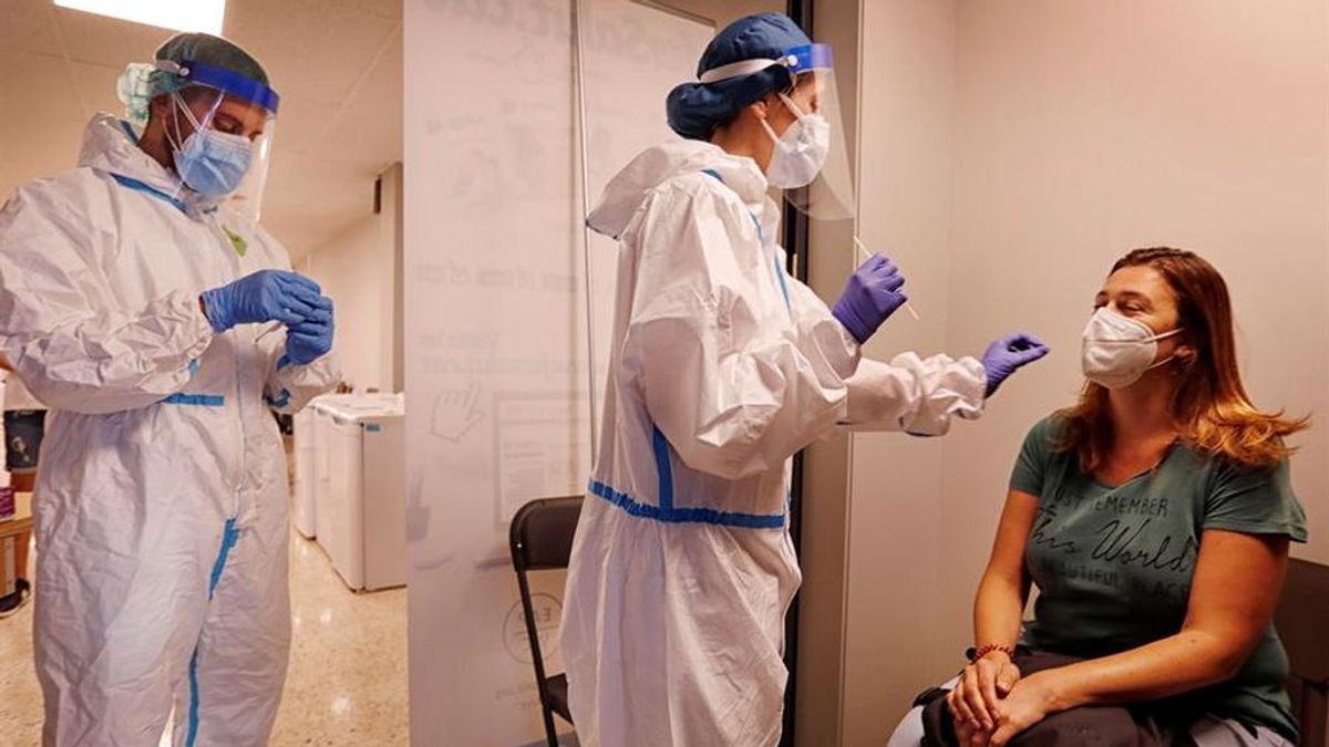 Vuelven a repuntar los casos de coronavirus en Cataluña que notifica más de 1.400 y 10 muertos