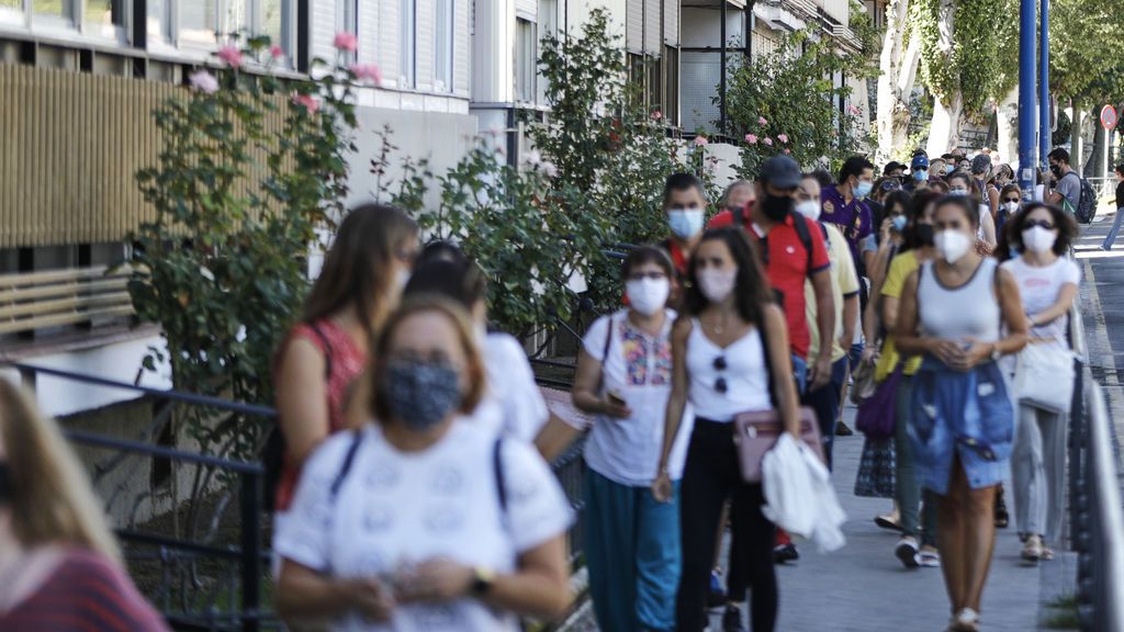 Madrid suma otros 2.254 contagios de coronavirus y roza los 2.000 hospitalizados Madrid suma otros 2.254 contagios de coronavirus y roza los 2.000 hospitalizados