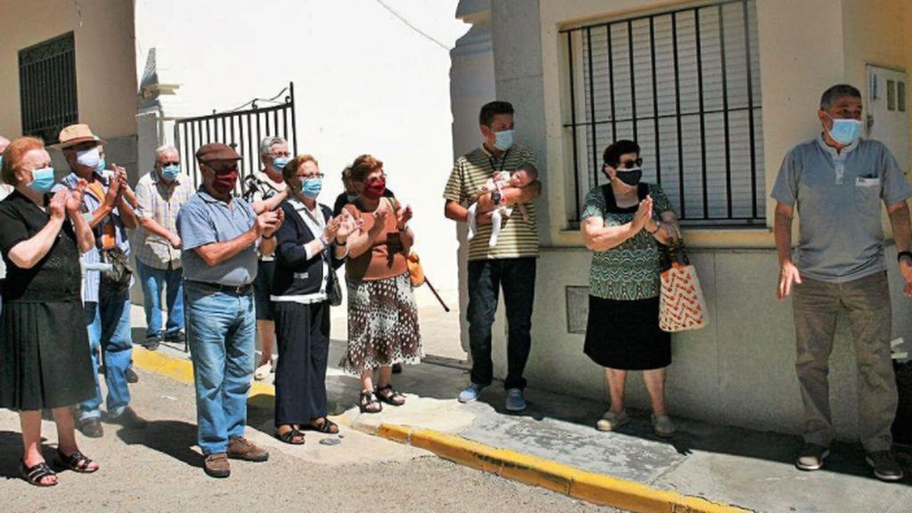 Alcublas despide a Salvador, el médico héroe de la pandemia que se jubila