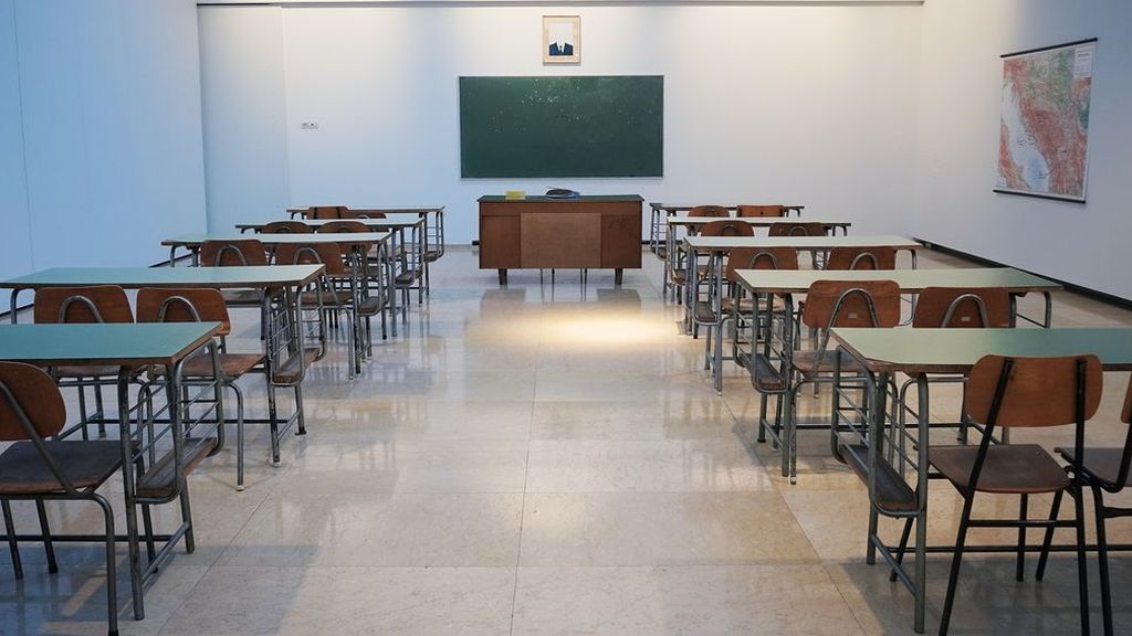 Un profesor vuelve a su aula tras siete meses