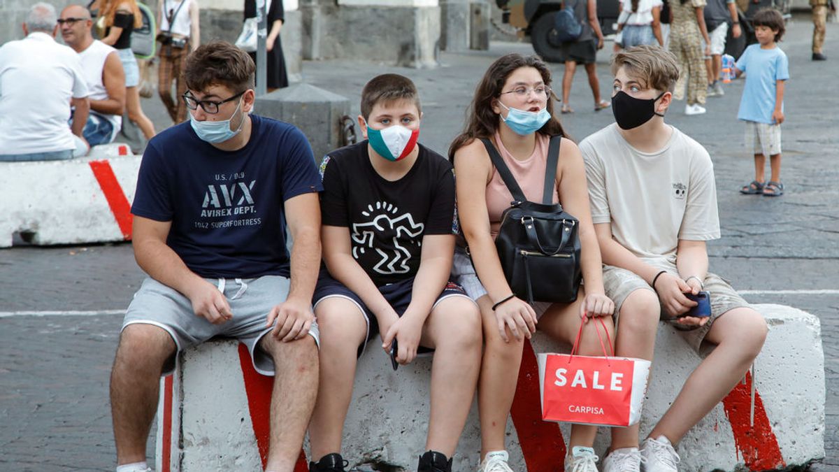 Italia concederá permisos y teletrabajo a los padres de niños en cuarentena Italia concederá permisos y teletrabajo a los padres de niños en cuarentena