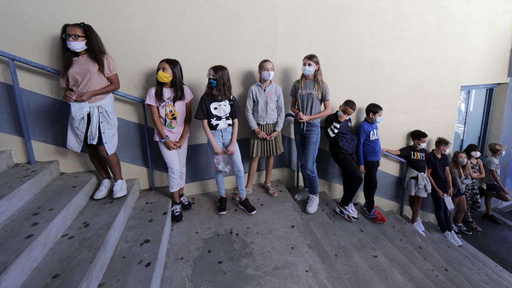 La vuelta al cole en el mundo: mascarillas, menos niños por aula y clases online La vuelta al cole en el mundo: mascarillas, menos niños por aula y clases online