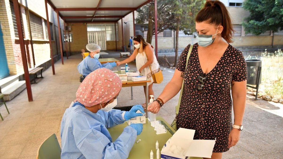 Andalucía suma 28 hospitalizados en 24 horas hasta los 632, 97 de ellos en UCI, diez más