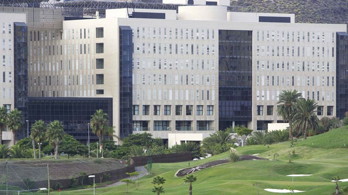 Las UCI canarias están al 45% de su capacidad con 214 personas ingresadas, 45 de ellos con coronavirus Las UCI canarias están al 45% de su capacidad con 214 personas ingresadas, 45 de ellos con coronavirus