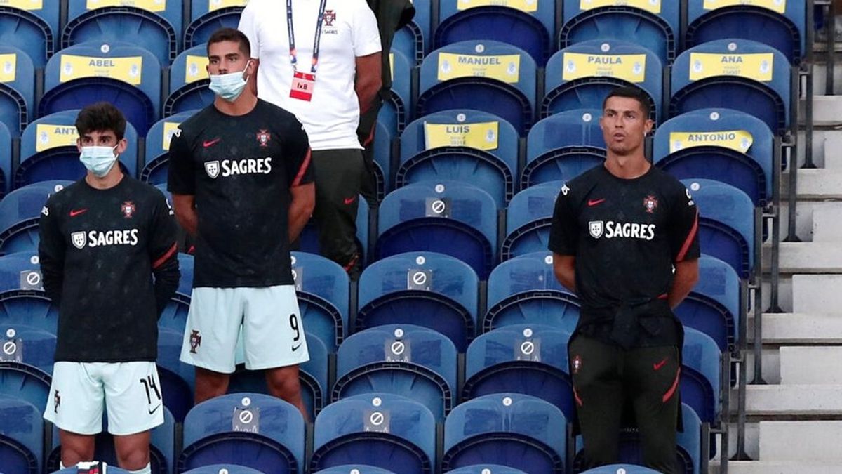 No da ejemplo: Cristiano, advertido por no querer usar la mascarilla en la grada del estadio No da ejemplo: Cristiano, advertido por no querer usar la mascarilla en la grada del estadio