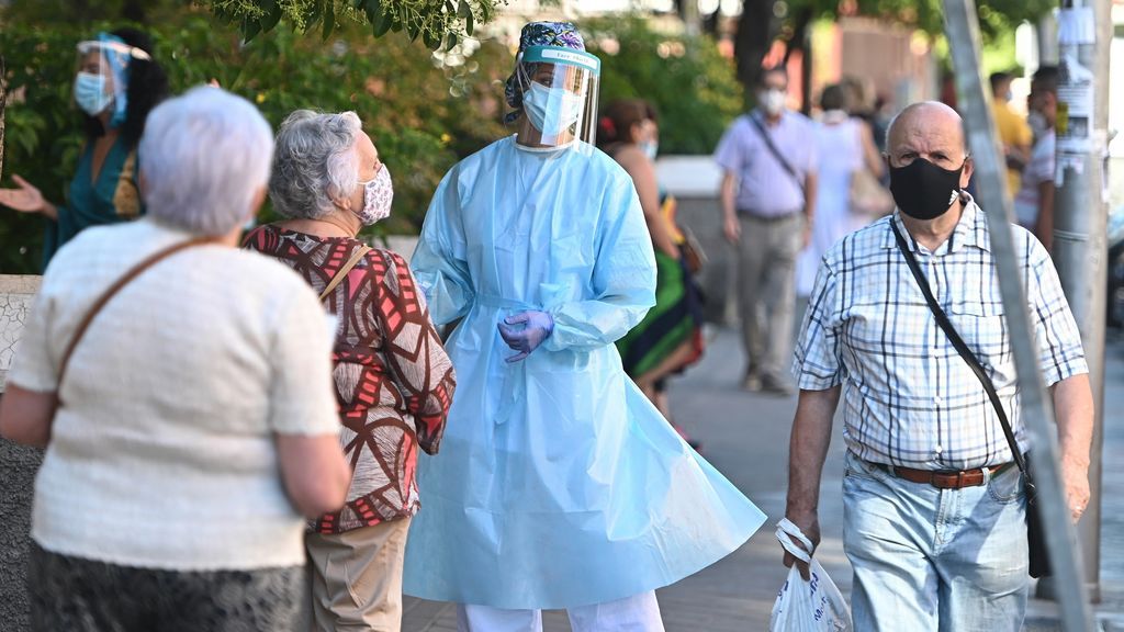 Crece la presión en los hospitales con más de 4.000 nuevos positivos mientras España entra oficialmente en una segunda ola de contagios Crece la presión en los hospitales con más de 4.000 nuevos positivos mientras España entra oficialmente en una segunda ola de contagios