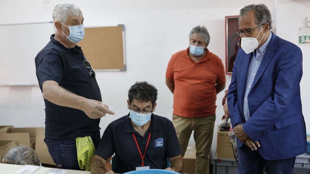 Entre 2.000 y 2.500 docentes de Madrid tienen que someterse a una PCR tras dar positivo en los test Entre 2.000 y 2.500 docentes de Madrid tienen que someterse a una PCR tras dar positivo en los test