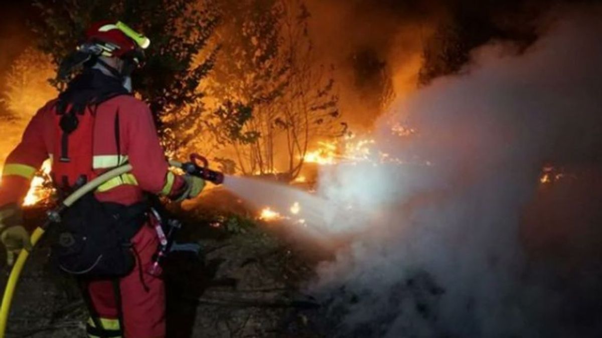 Más de 700 llamadas en una hora a Emergencias por el fuerte olor a quemado en Madrid por un incendio en Guadalajara